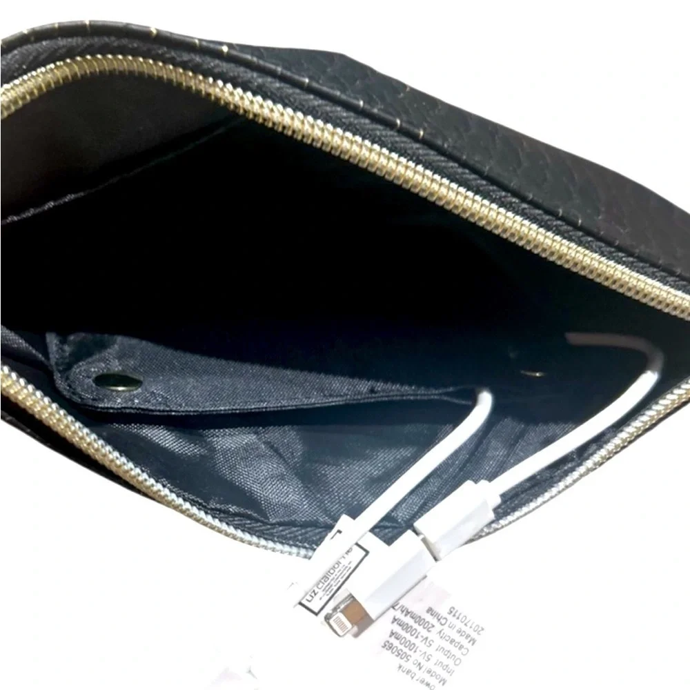 ☀️Liz Claiborne Black and Gold Textured charging iPhone clutch
